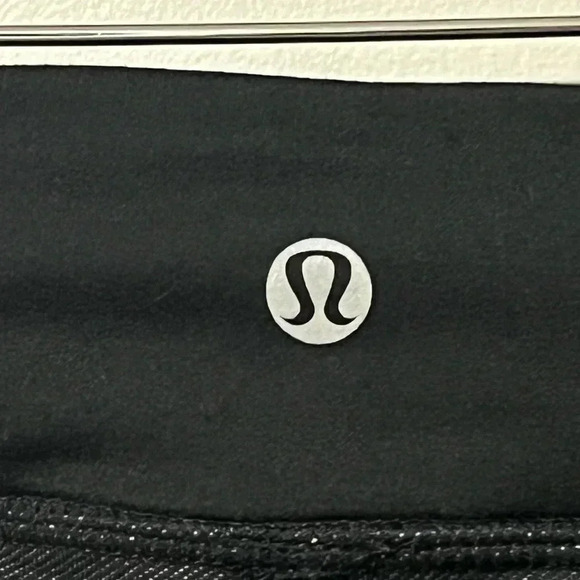 Lululemon Dignity  Mid Rise Crop - Picture 8 of 12